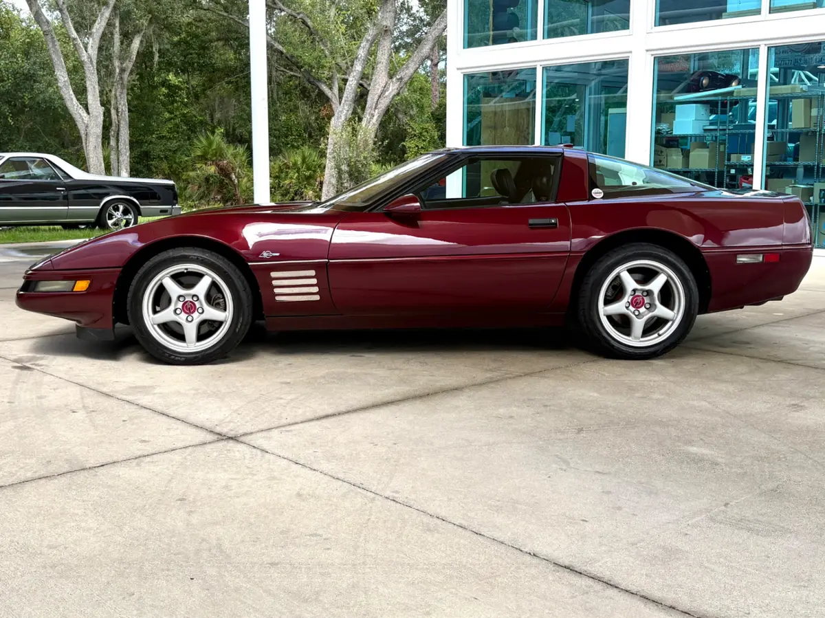 Vehicle photo 10