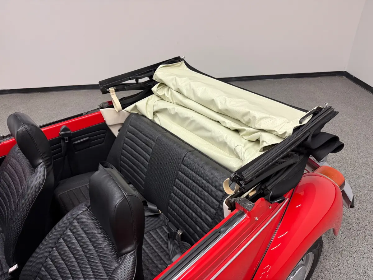 Vehicle photo 21