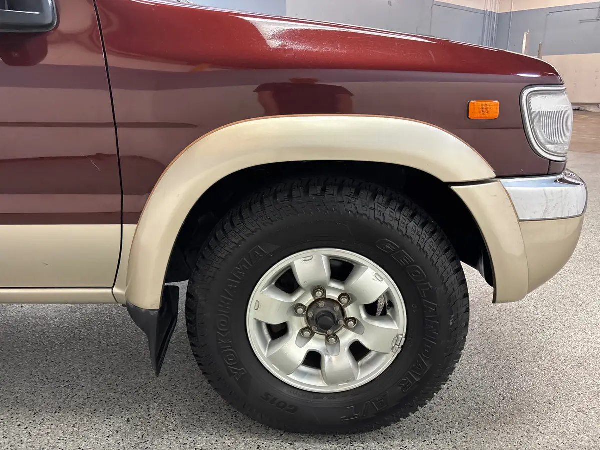 Vehicle photo 14