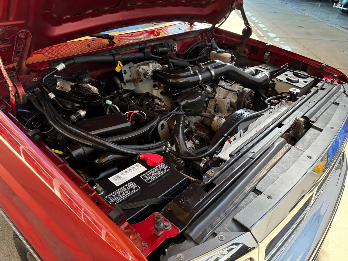 Vehicle photo 26