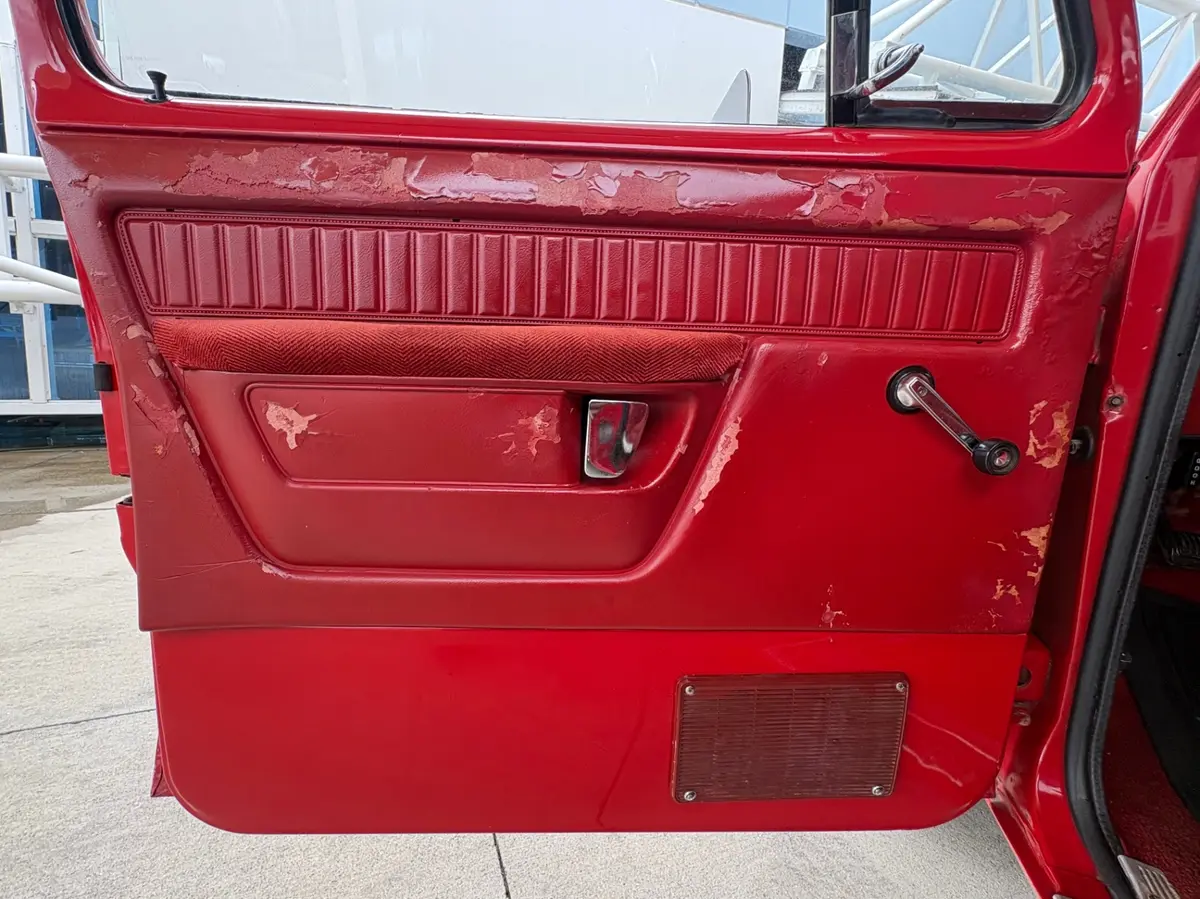Vehicle photo 32