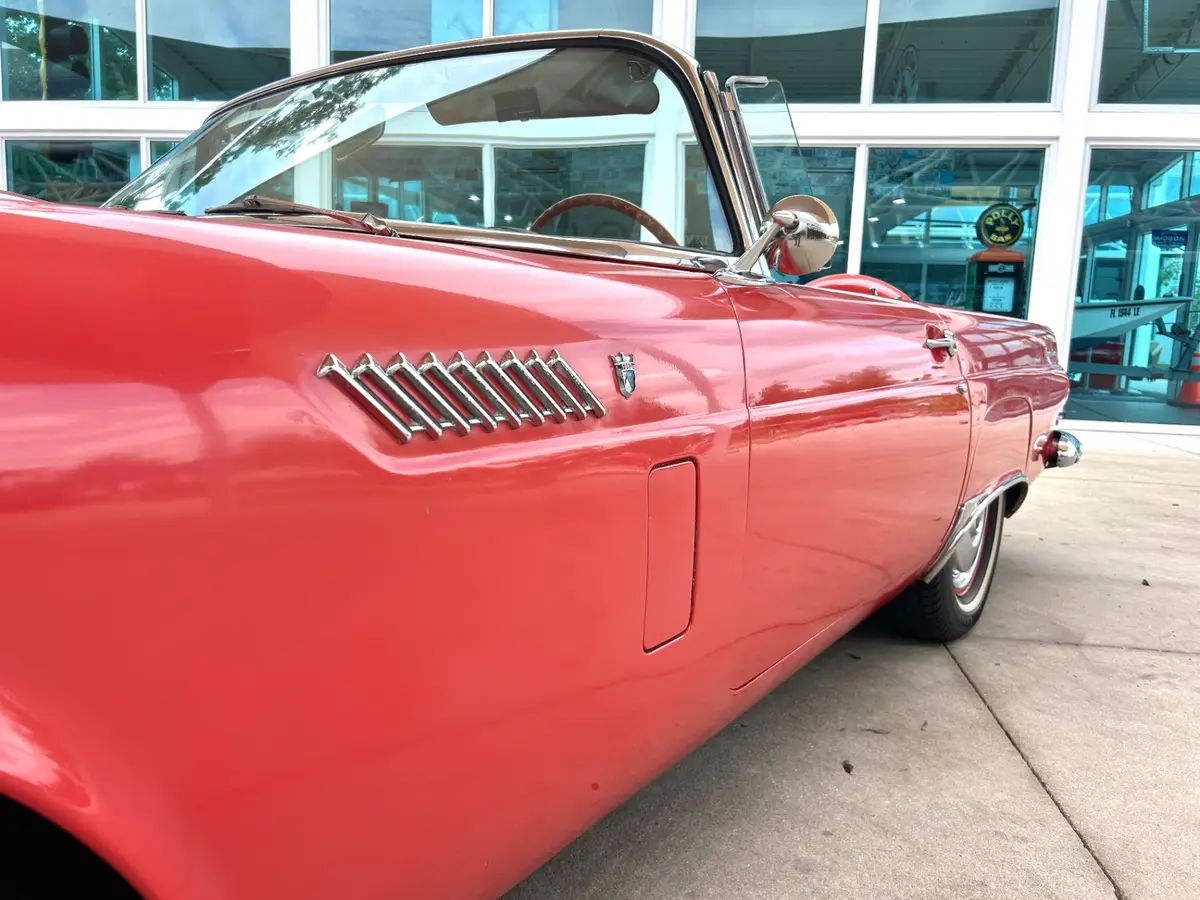 Vehicle photo 11