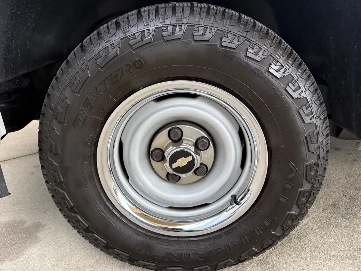Vehicle photo 20