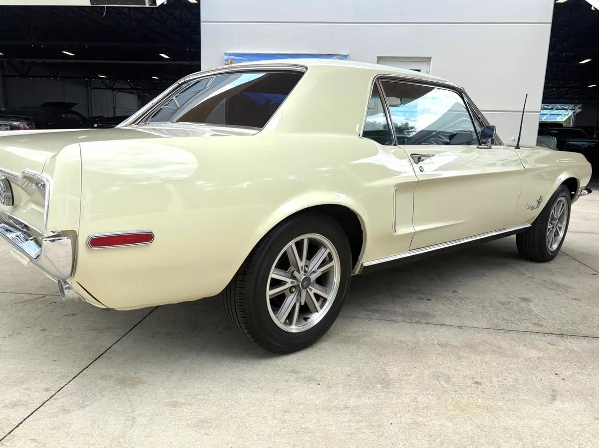 Vehicle photo 16