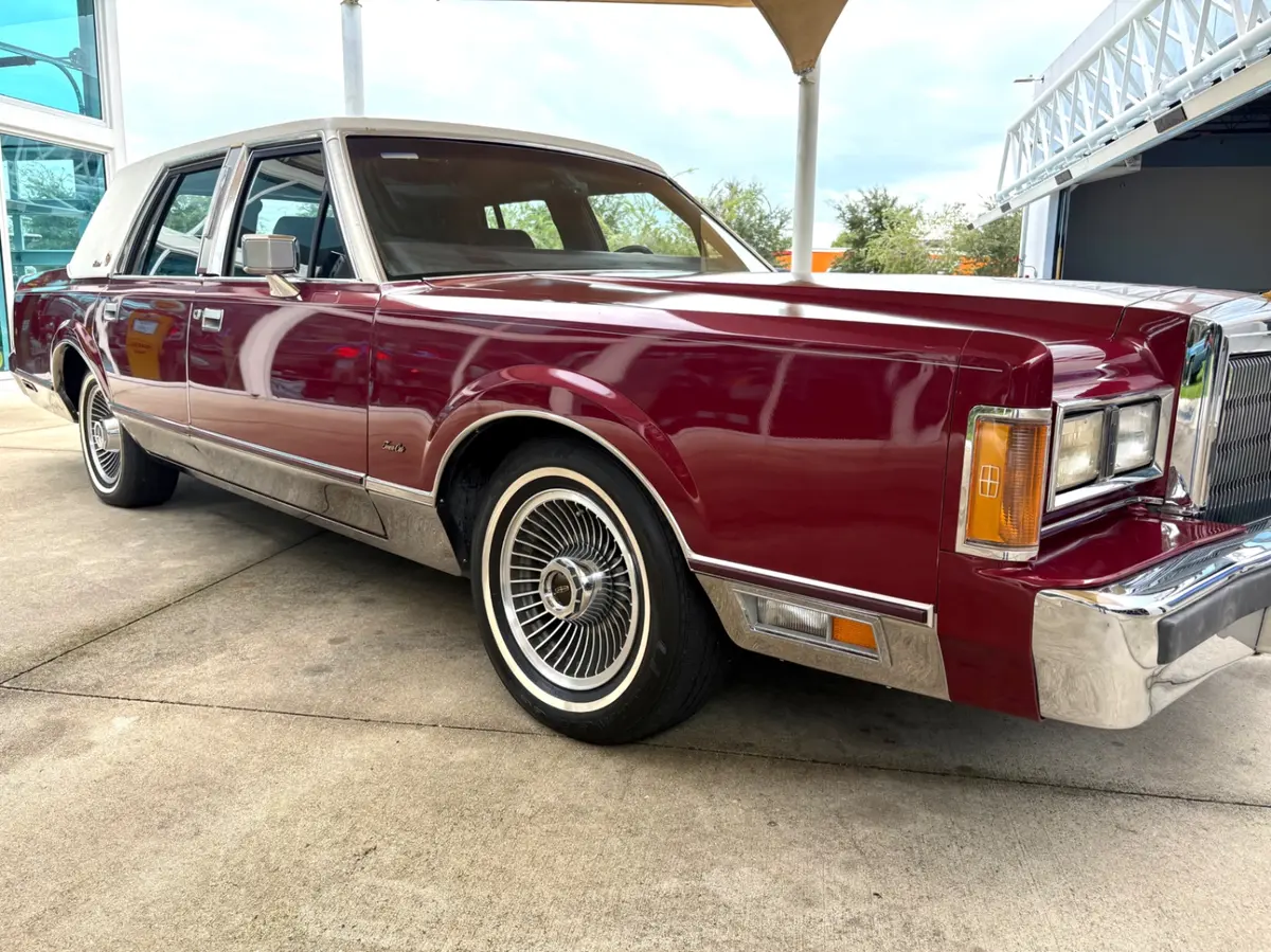 Vehicle photo 19