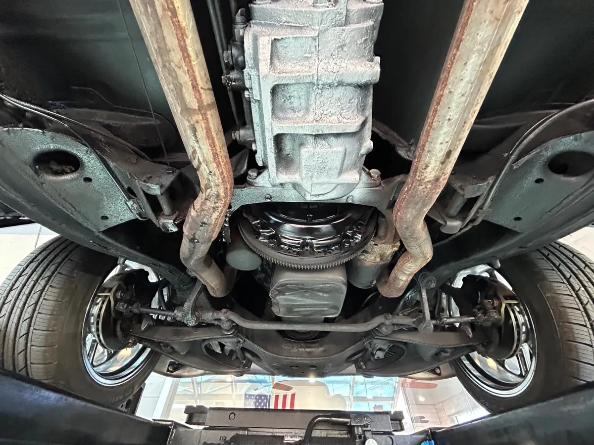 Vehicle photo 33