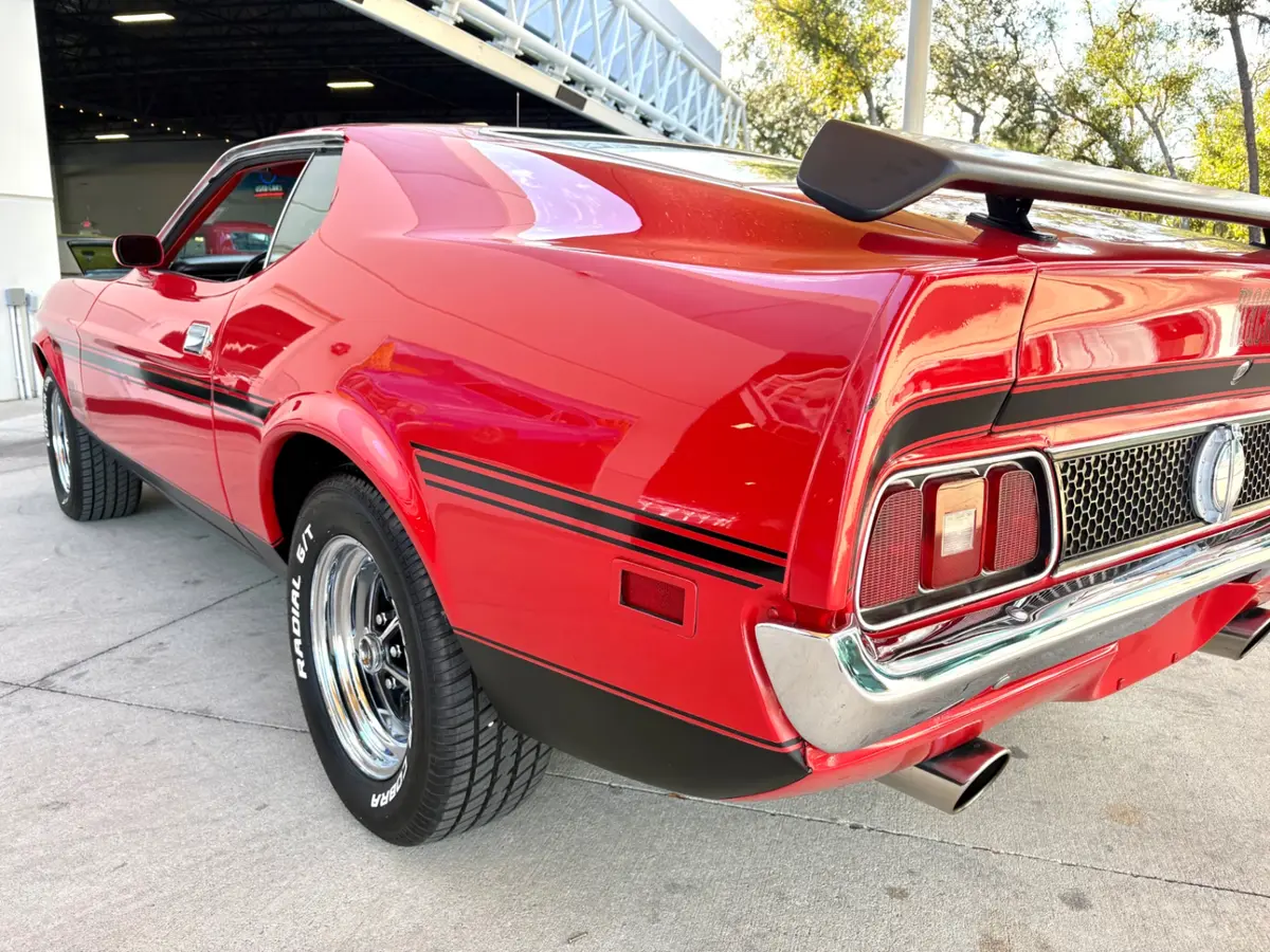 Vehicle photo 15