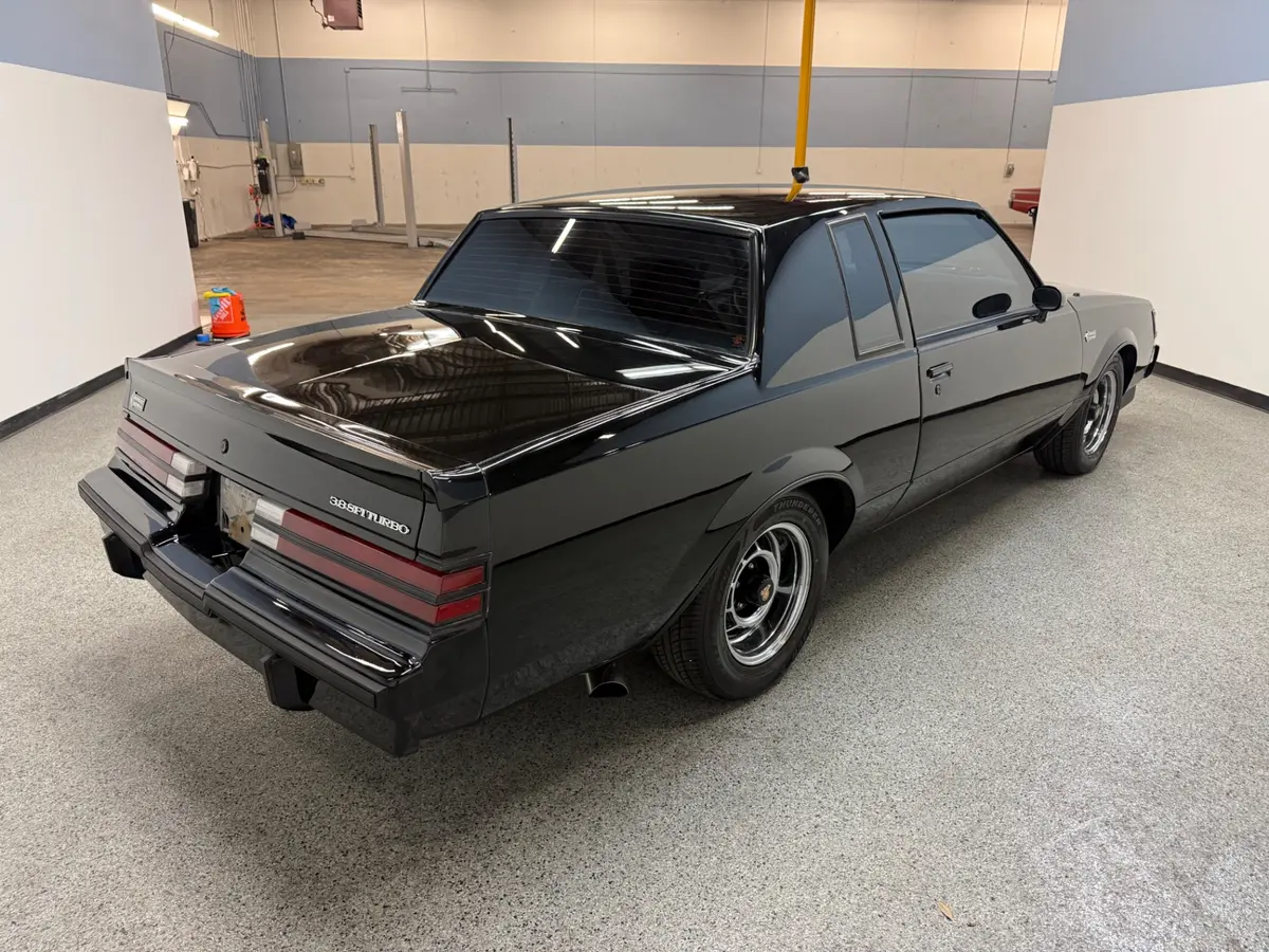 Vehicle photo 6