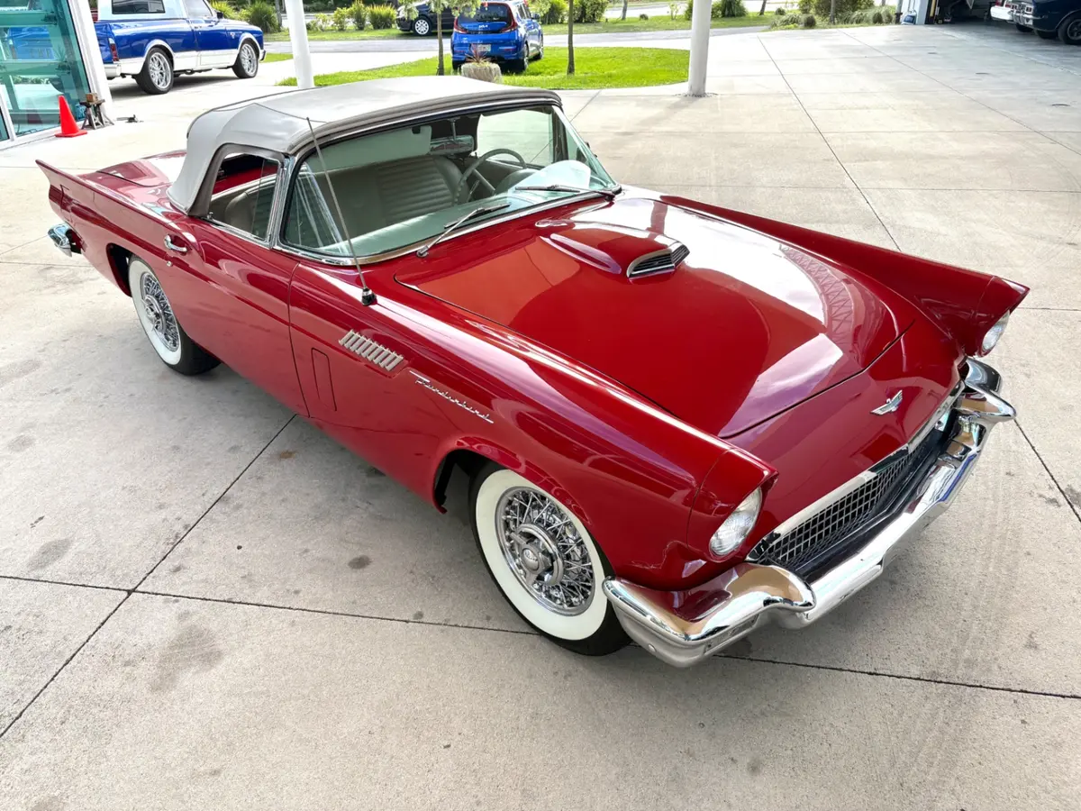 Vehicle photo 22