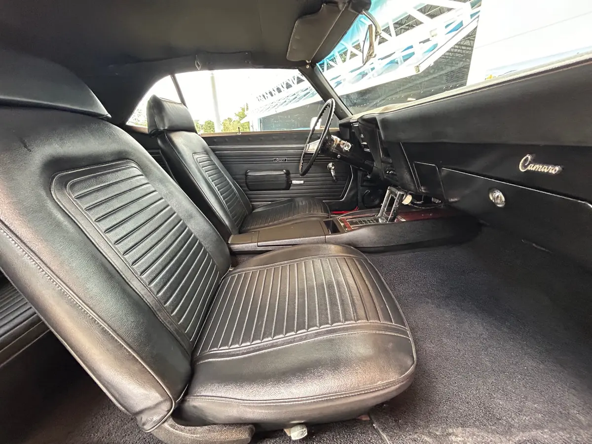 Vehicle photo 25