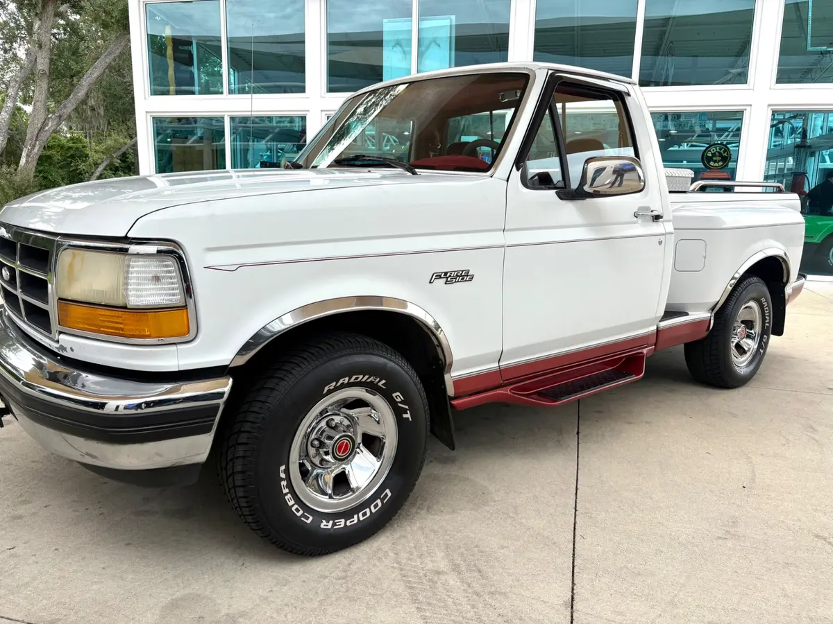Vehicle photo 12