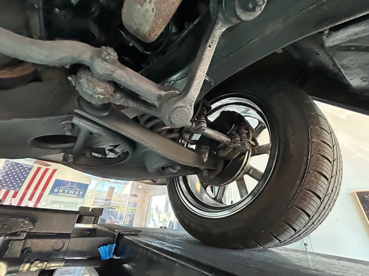 Vehicle photo 35
