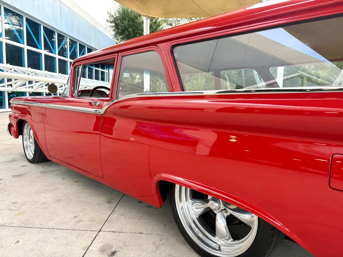 Vehicle photo 14