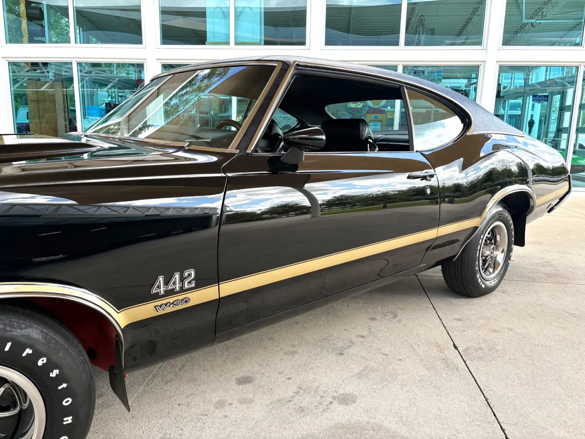 Vehicle photo 13