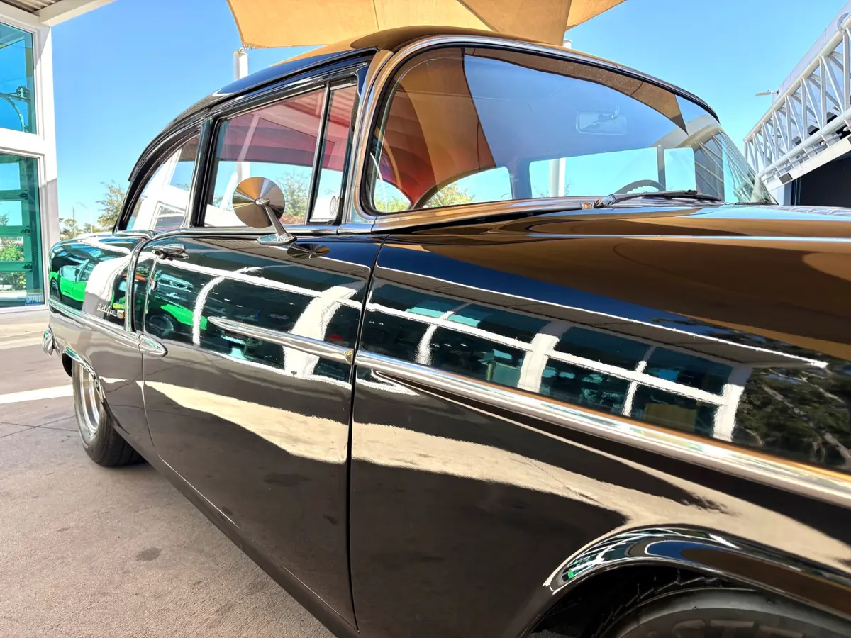 Vehicle photo 18