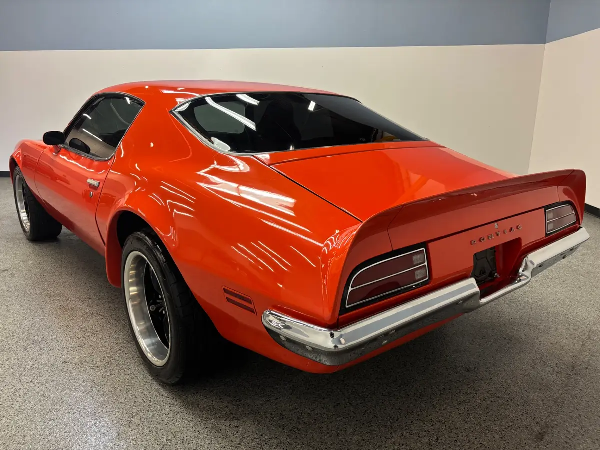 Vehicle photo 5
