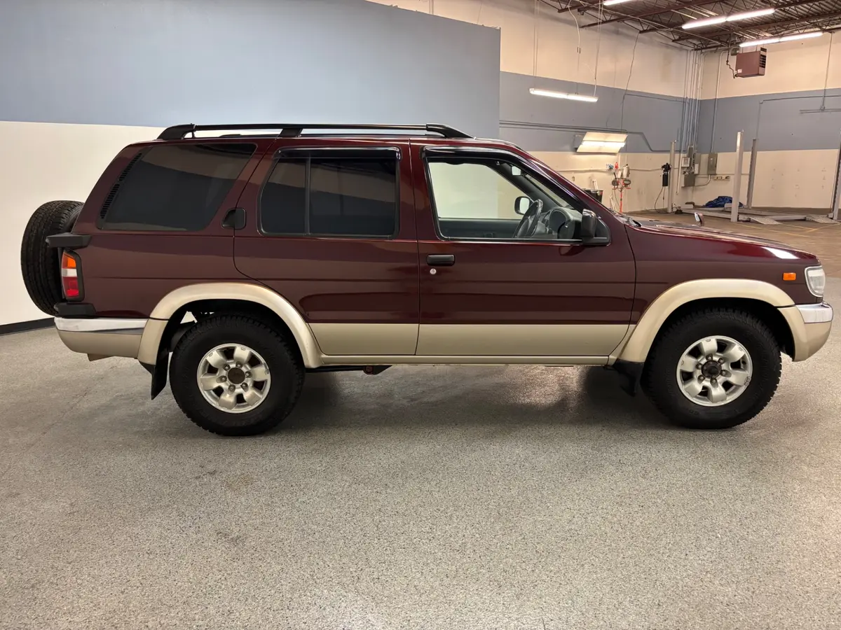 Vehicle photo 7