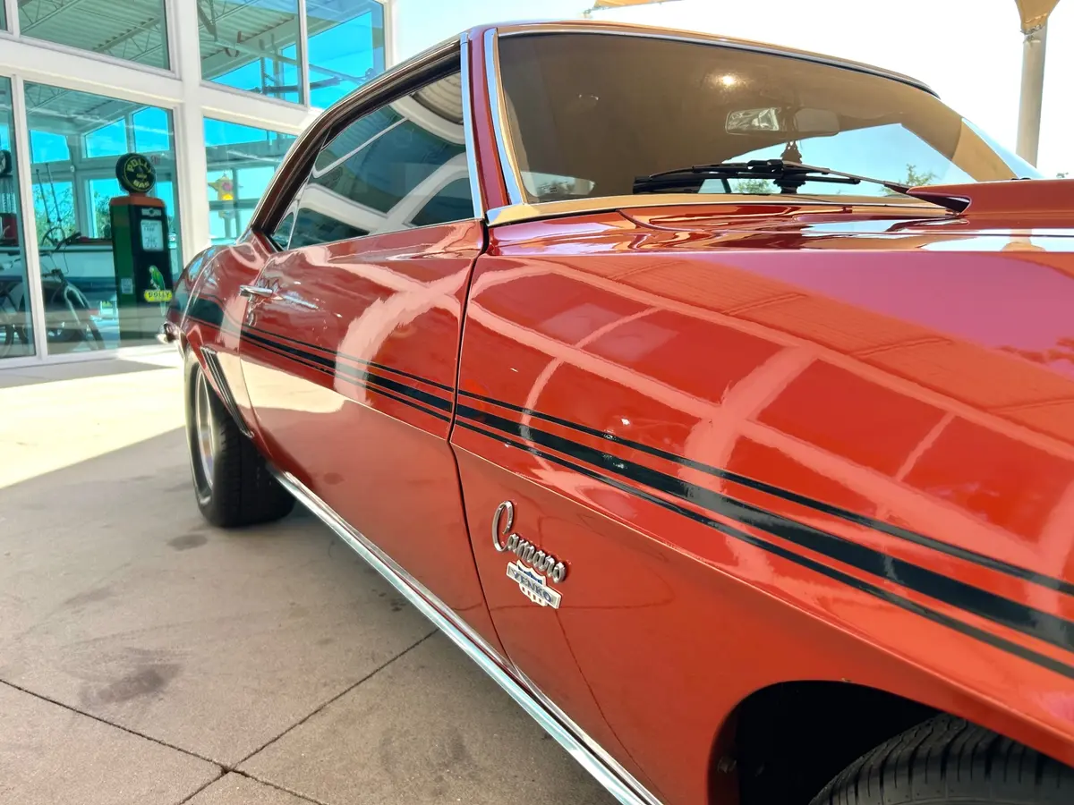 Vehicle photo 19