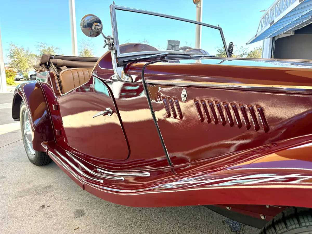 Vehicle photo 18