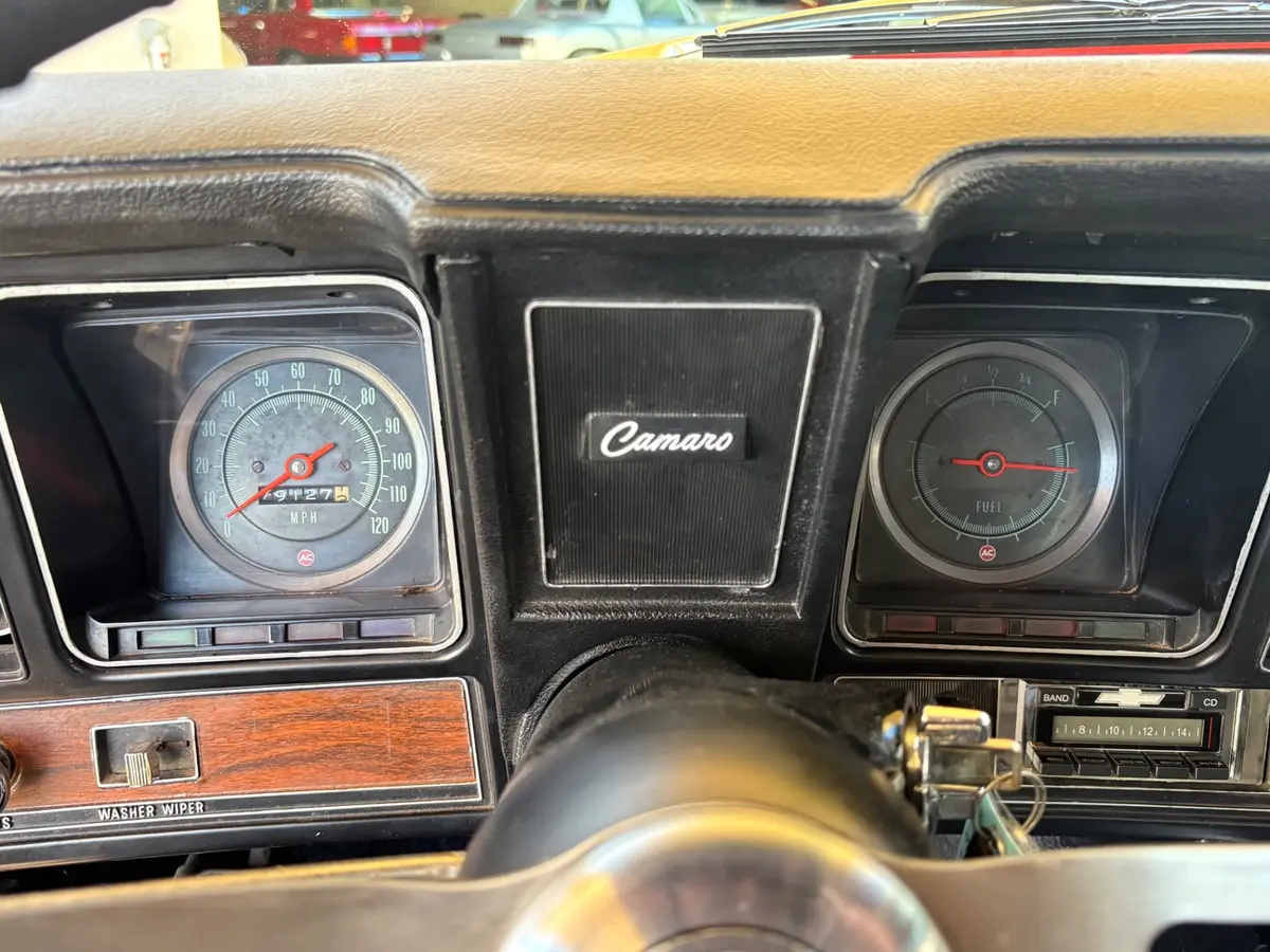 Vehicle photo 37