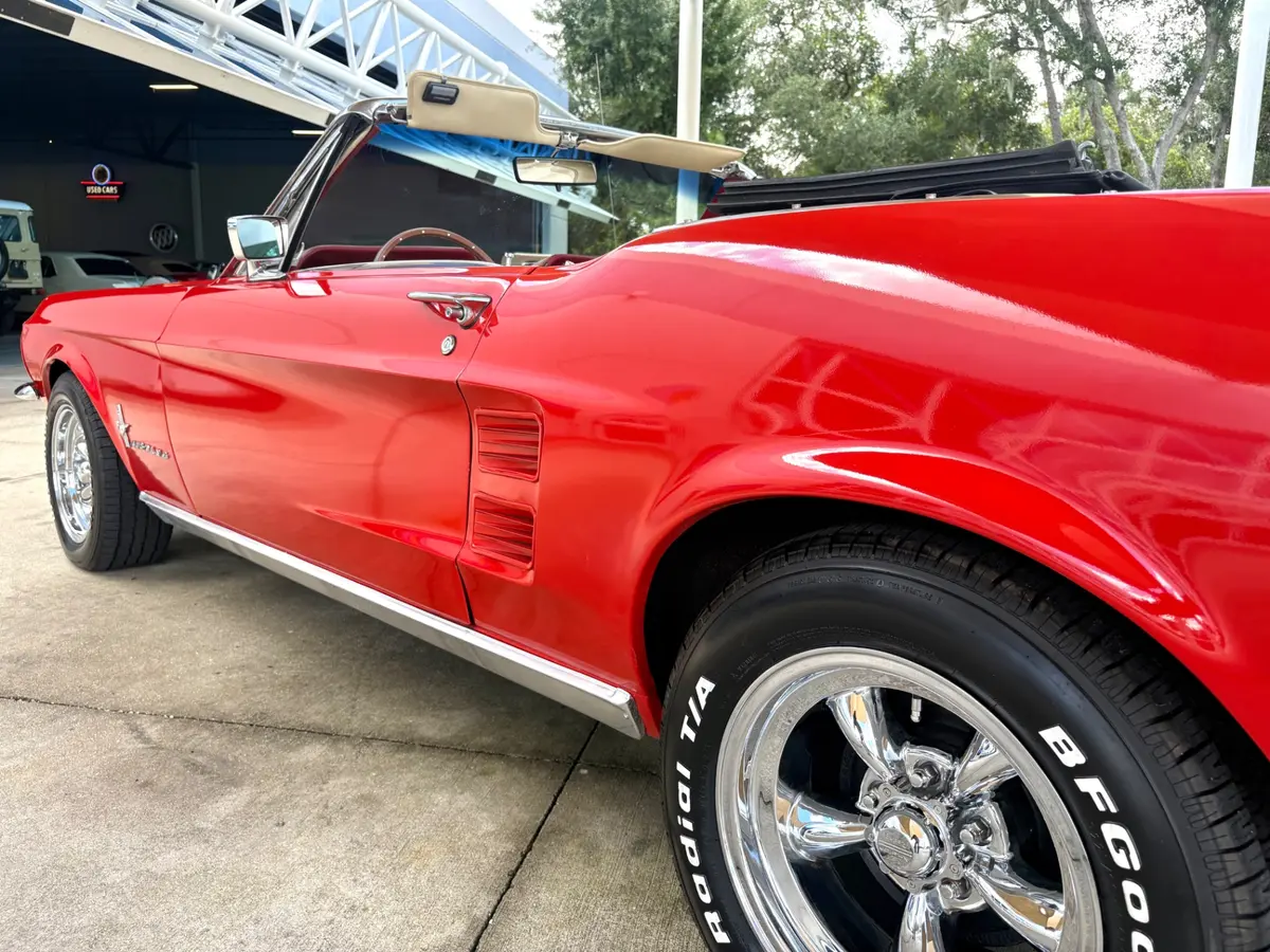 Vehicle photo 14