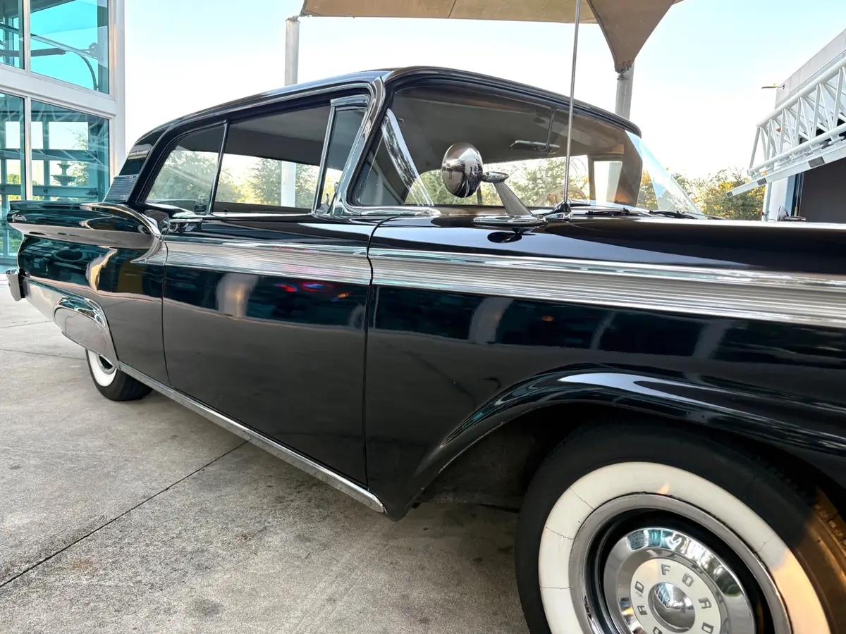 Vehicle photo 18