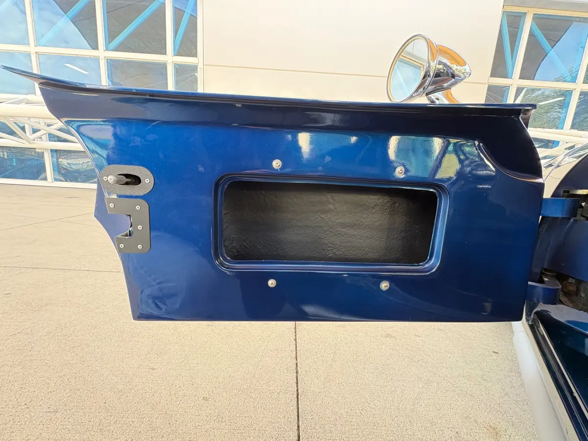 Vehicle photo 34