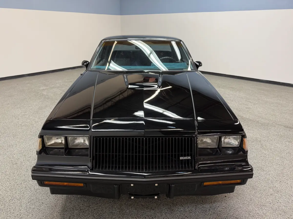 Vehicle photo 9