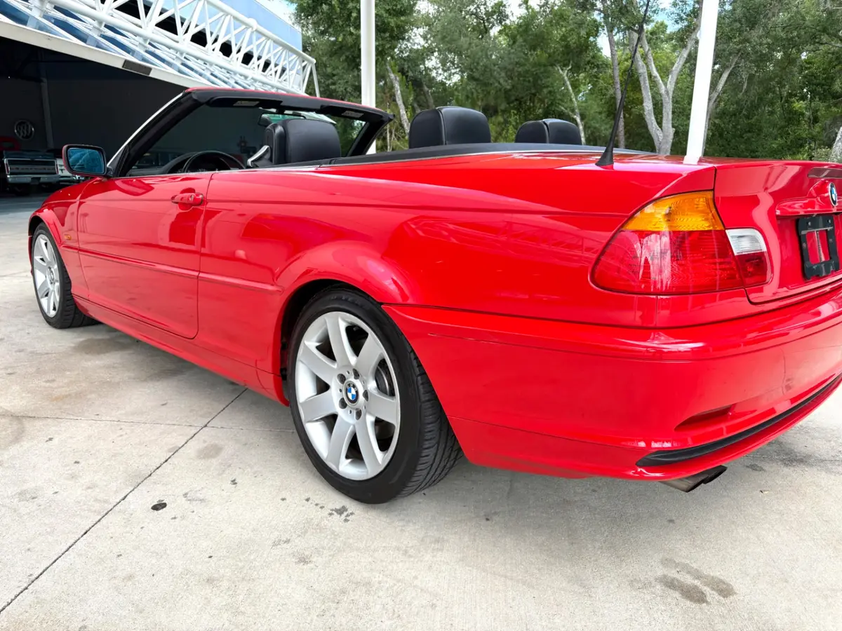 Vehicle photo 15