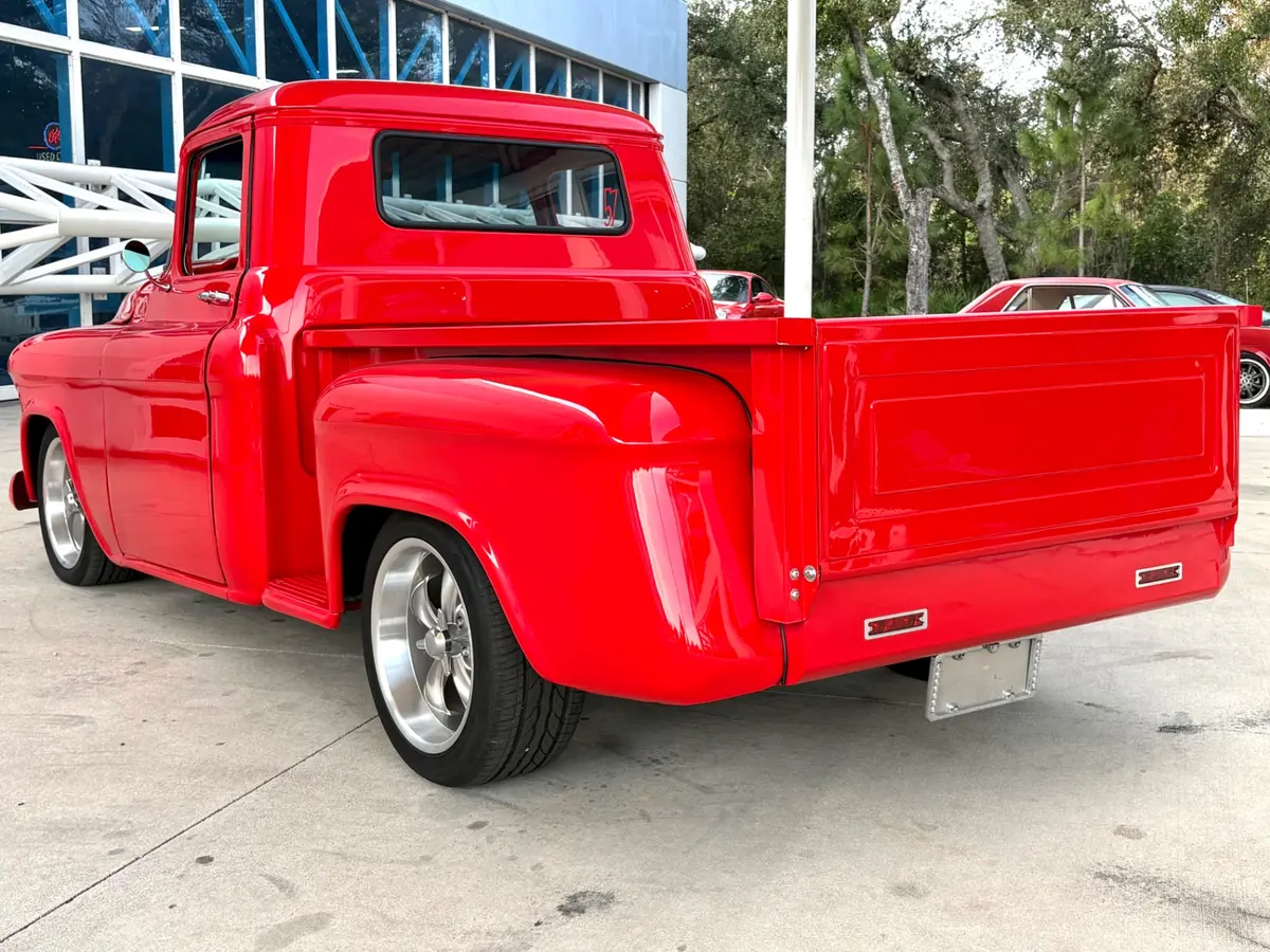 Vehicle photo 9
