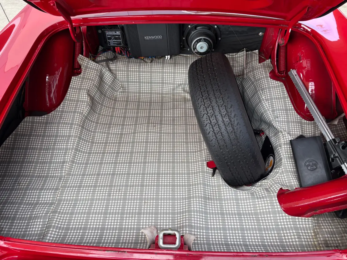 Vehicle photo 9