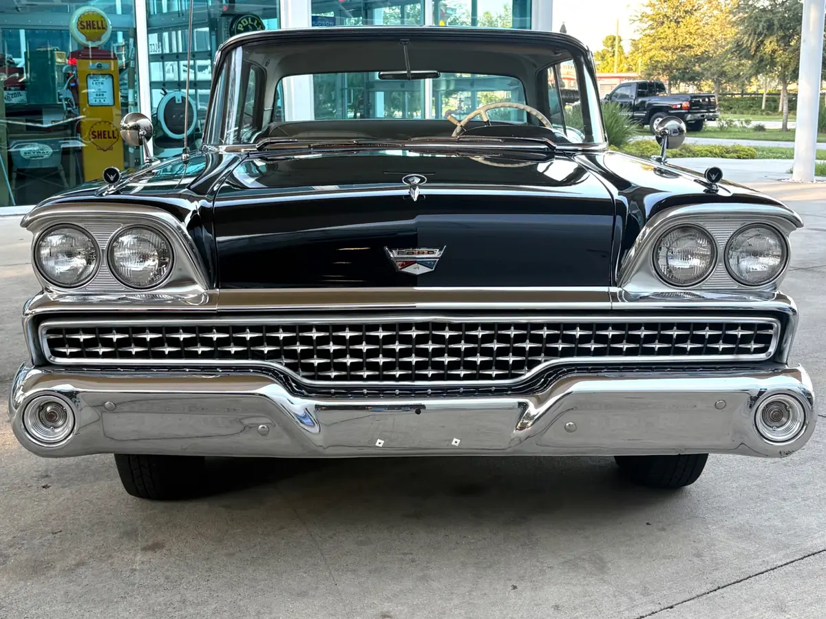 Vehicle photo 2