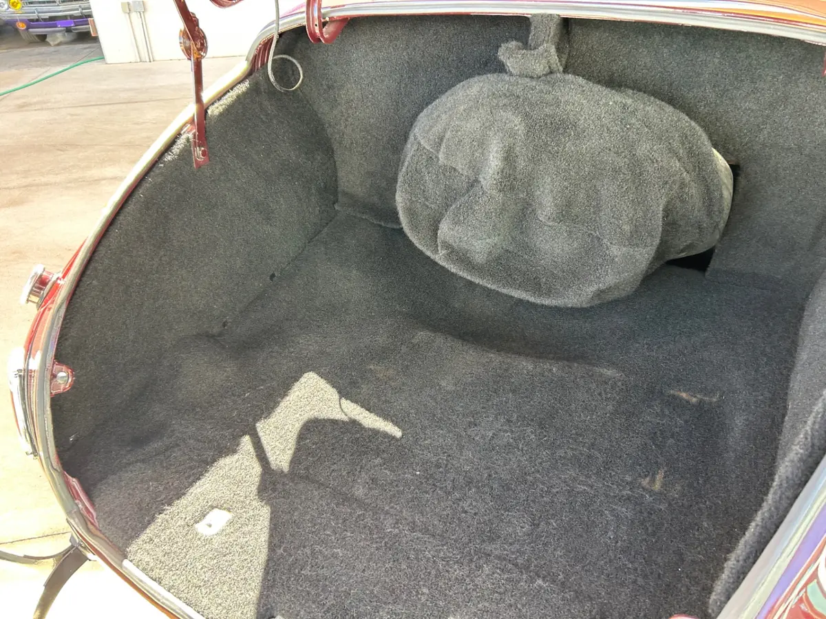 Vehicle photo 7