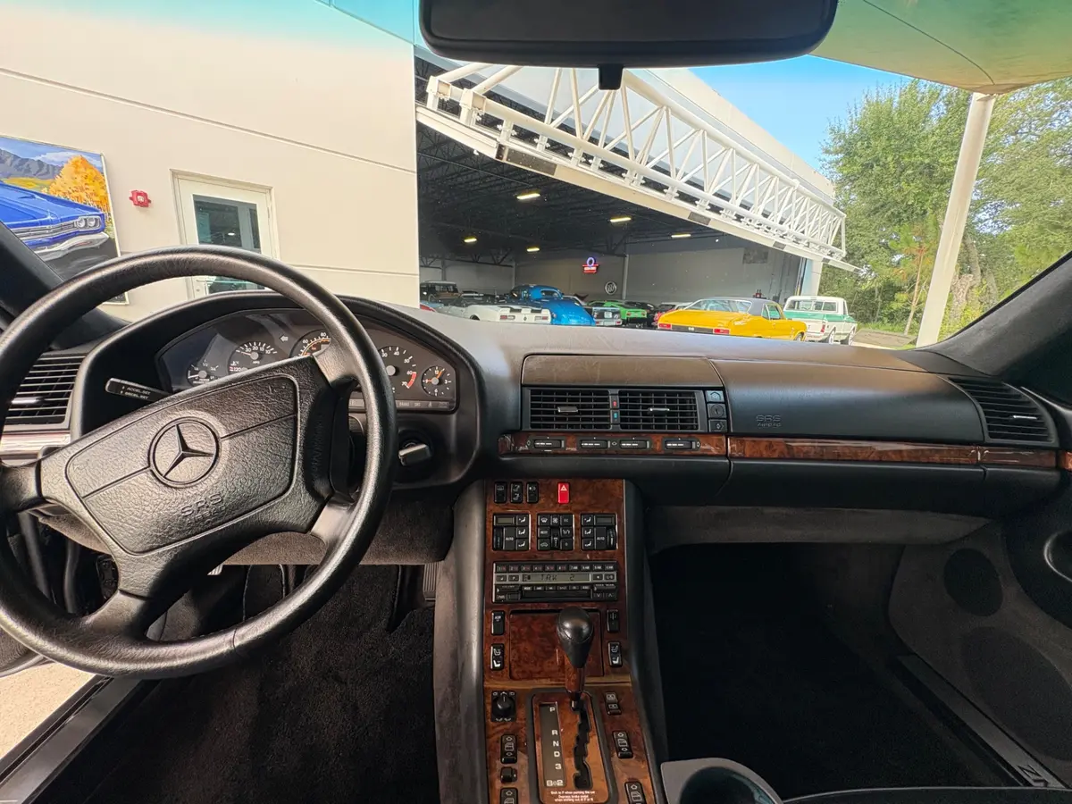 Vehicle photo 34