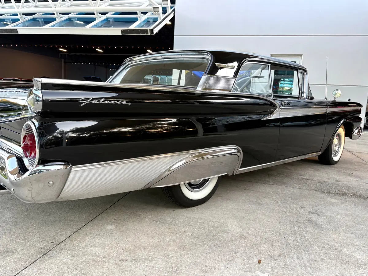 Vehicle photo 16