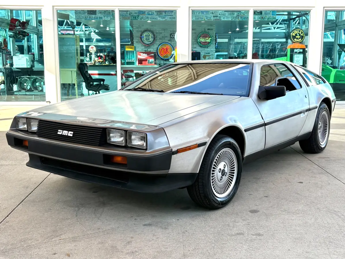 Vehicle photo 11