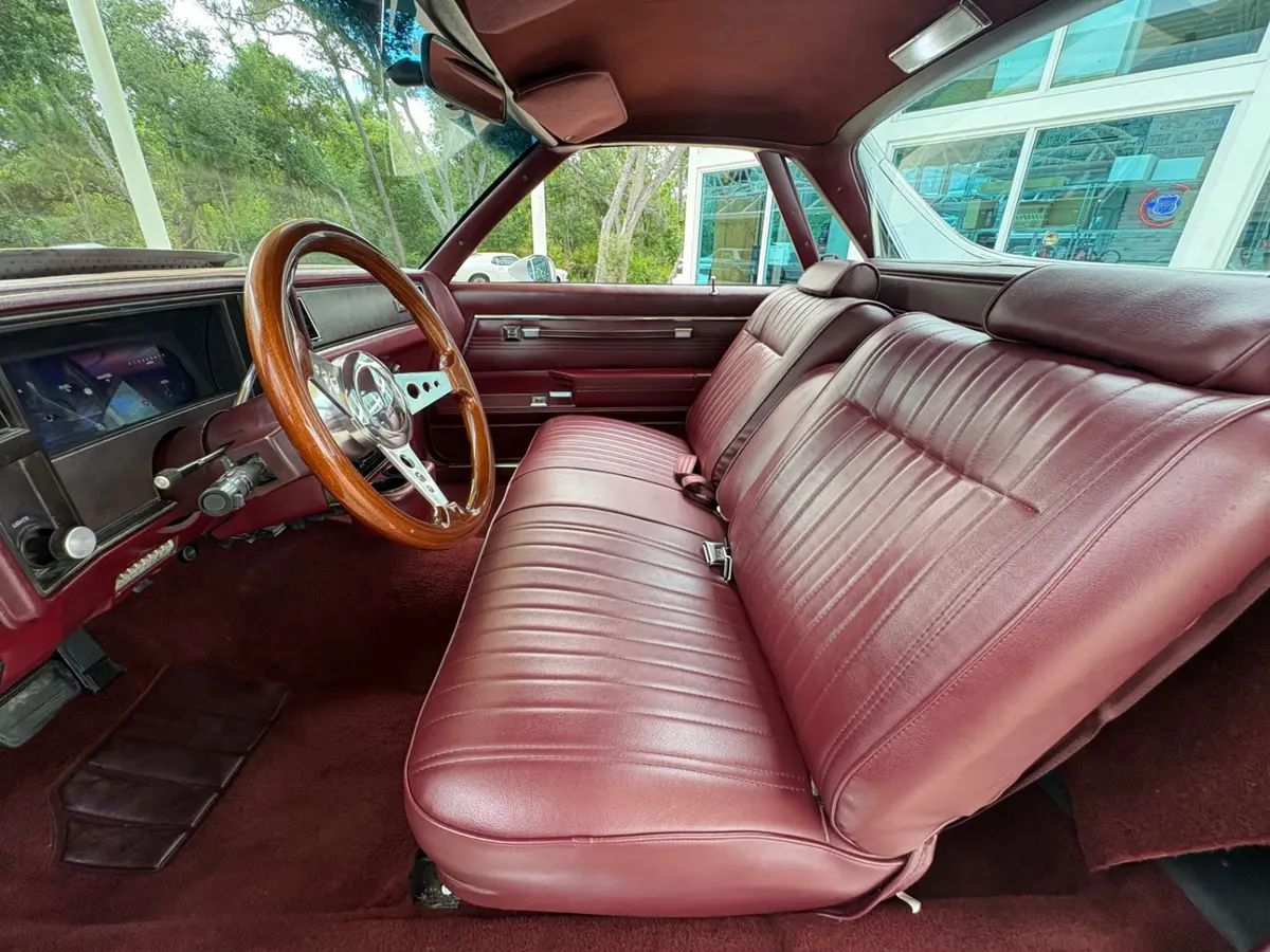 Vehicle photo 31