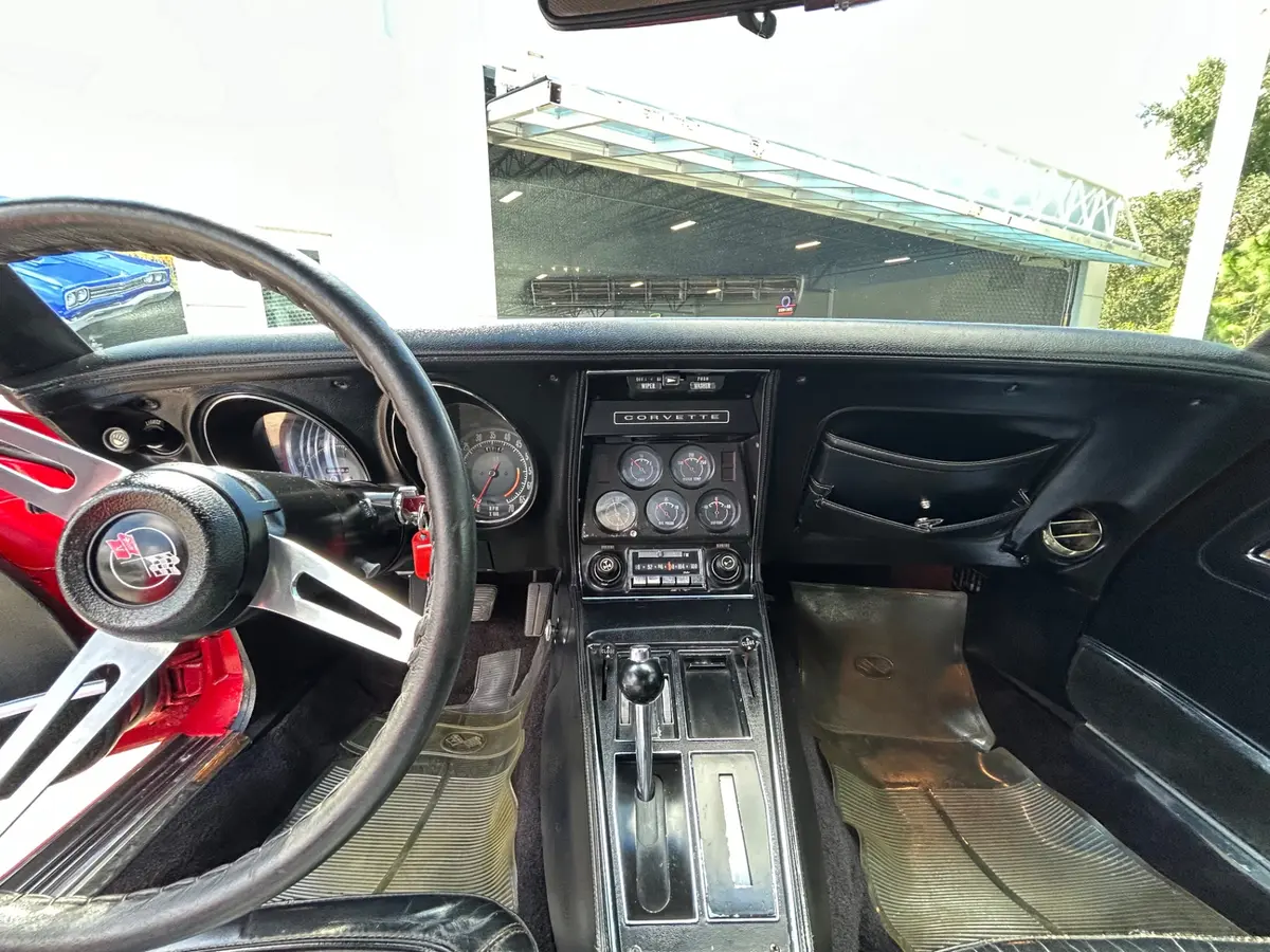 Vehicle photo 24