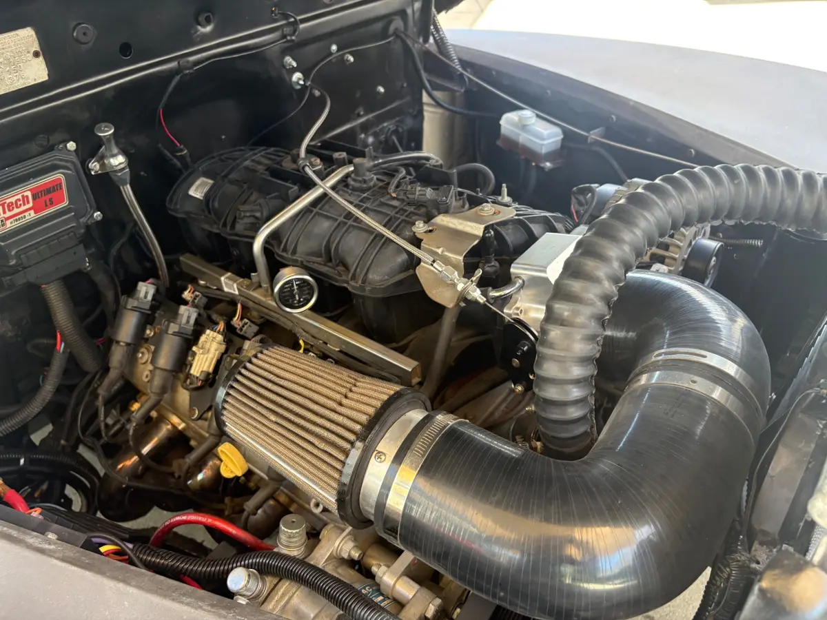 Vehicle photo 25