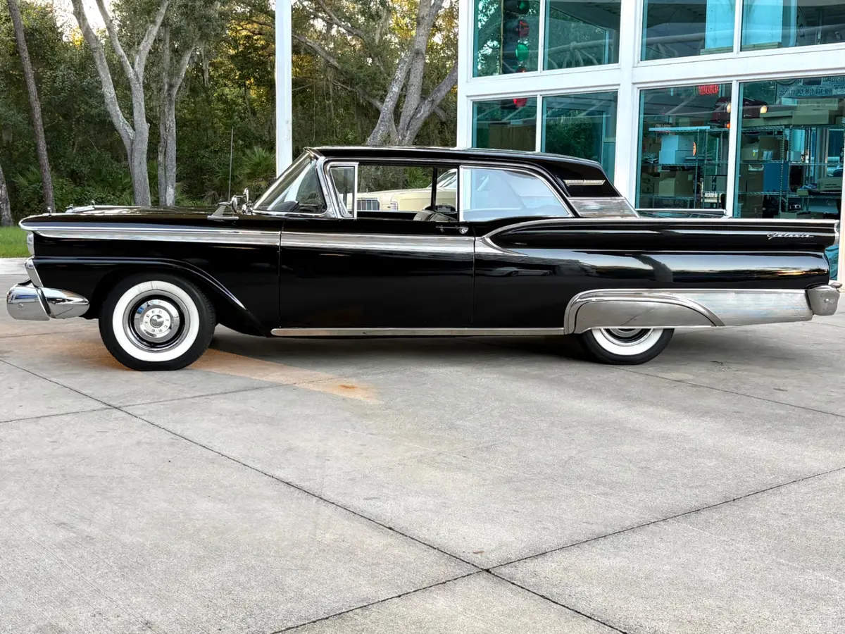 Vehicle photo 10