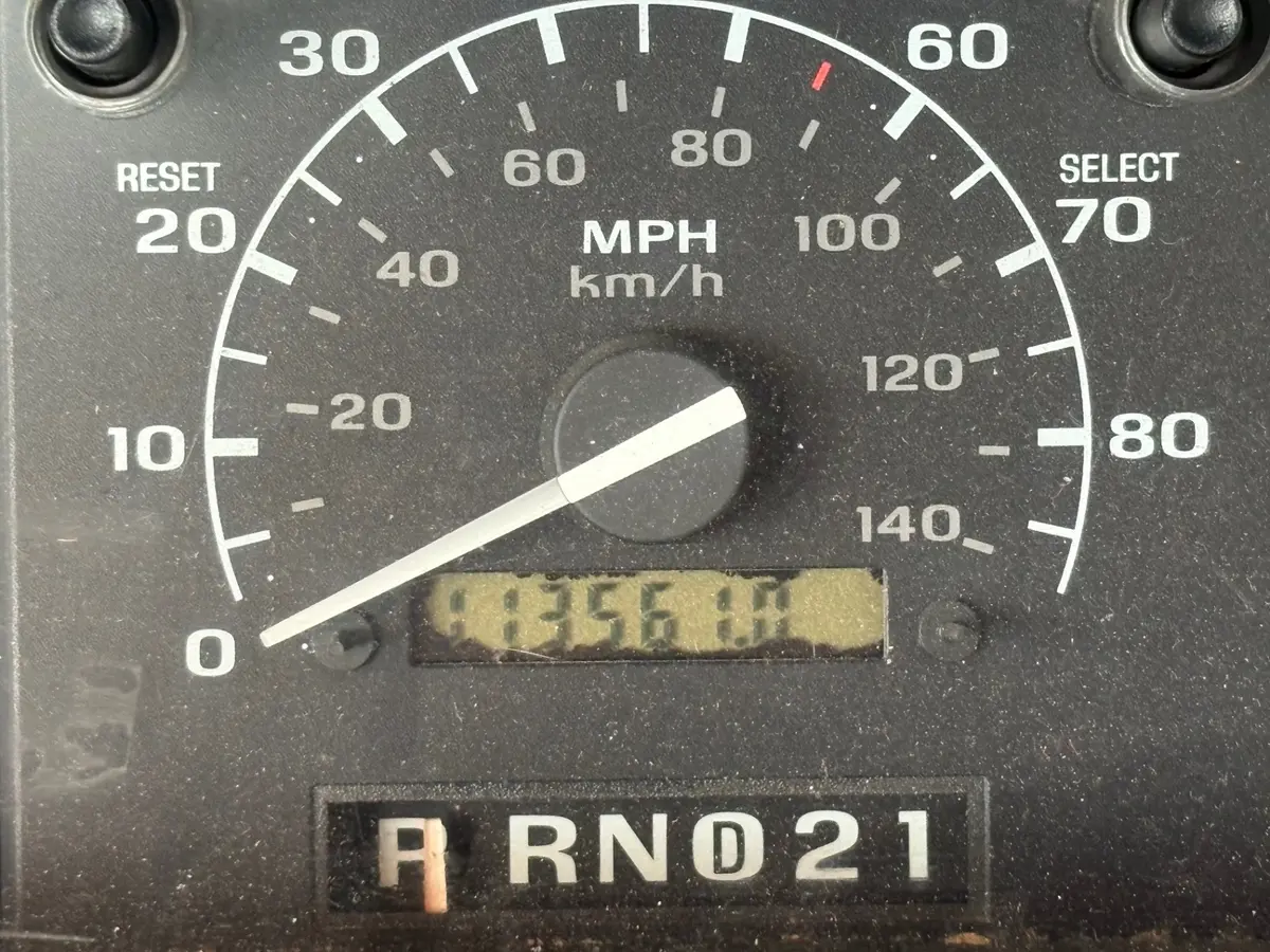 Vehicle photo 23