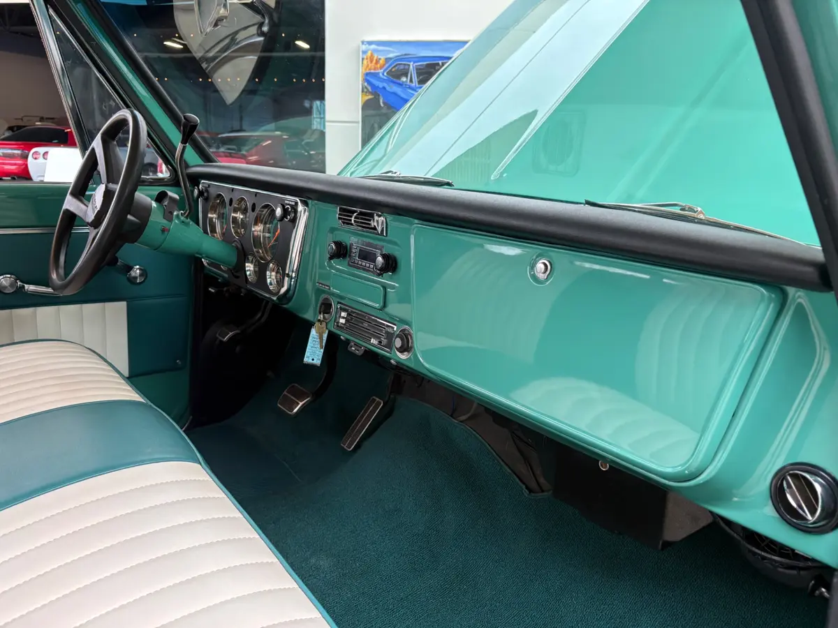 Vehicle photo 42