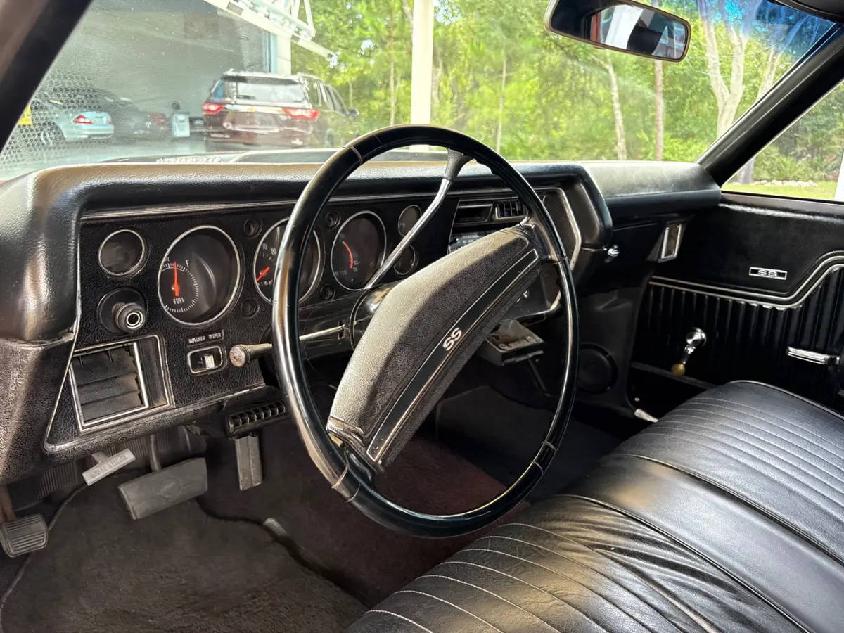 Vehicle photo 35