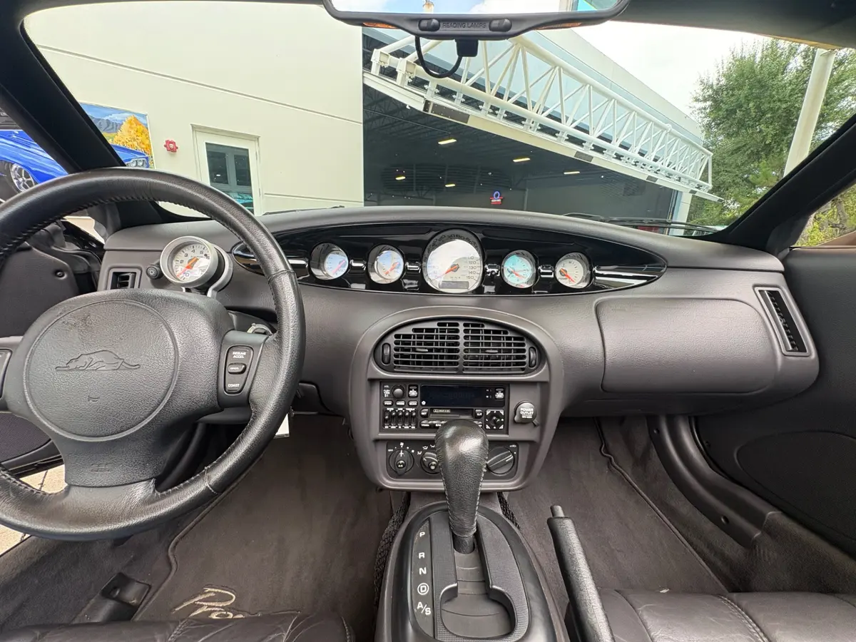 Vehicle photo 49