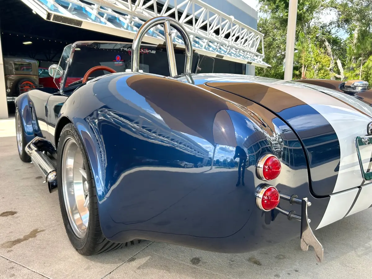 Vehicle photo 13