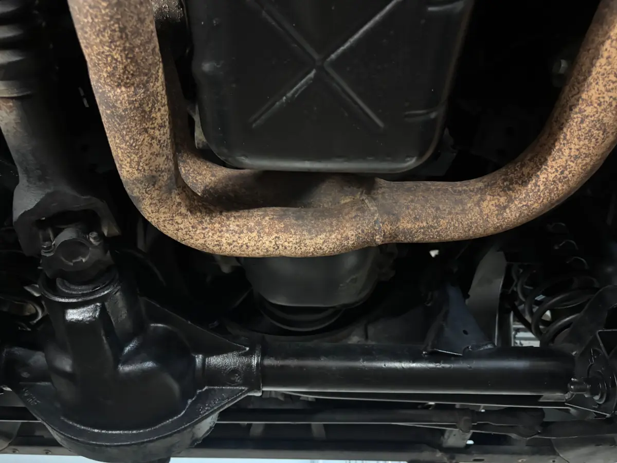 Vehicle photo 38