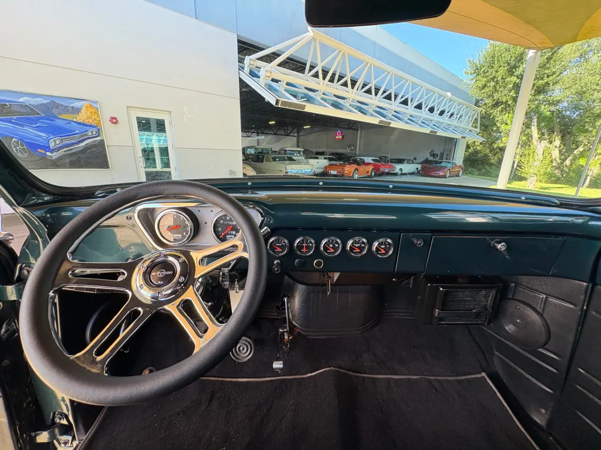 Vehicle photo 33