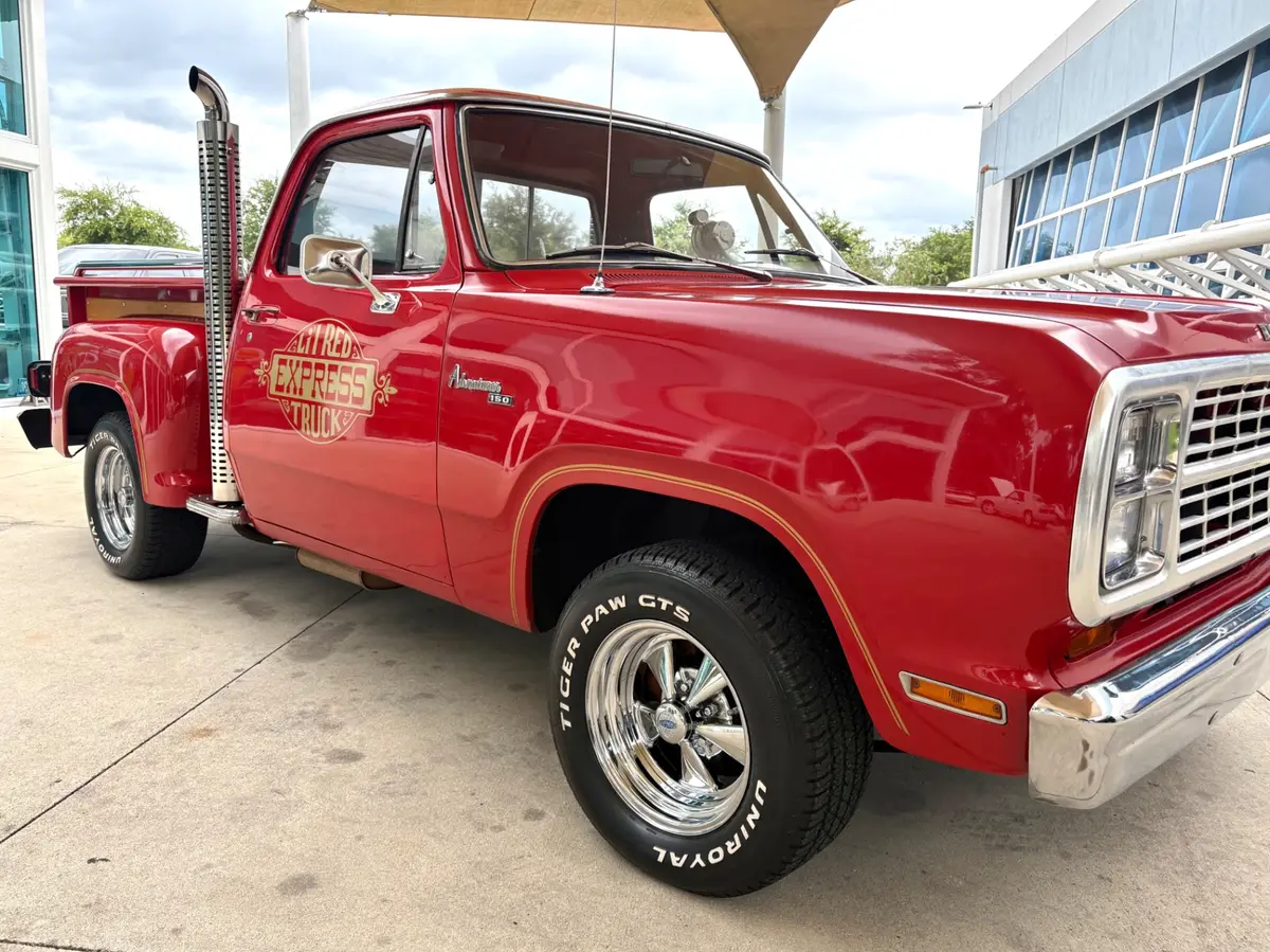 Vehicle photo 19