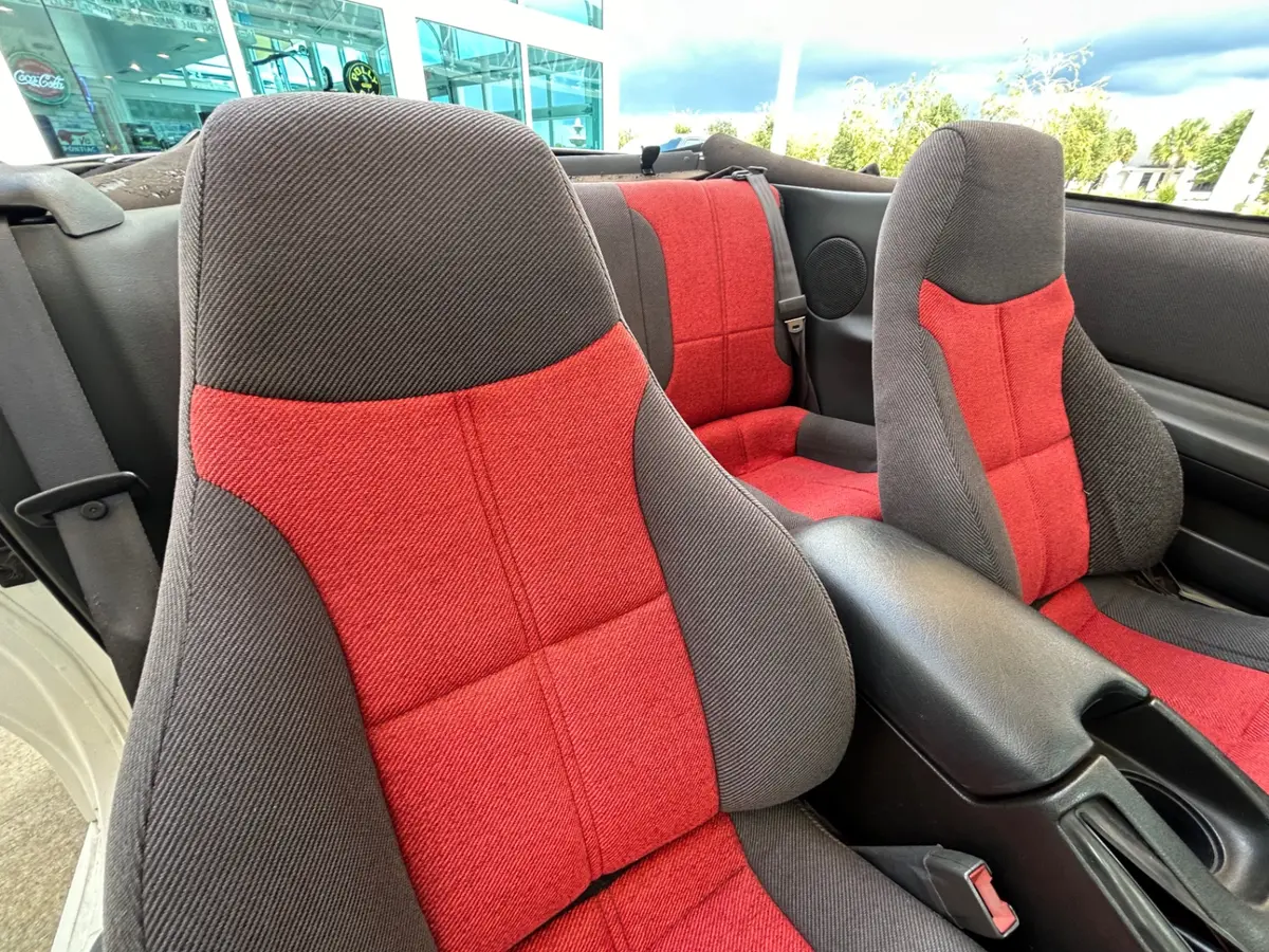 Vehicle photo 26