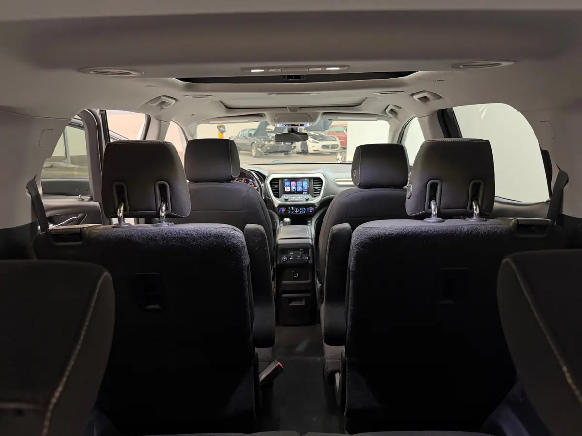 Vehicle photo 34